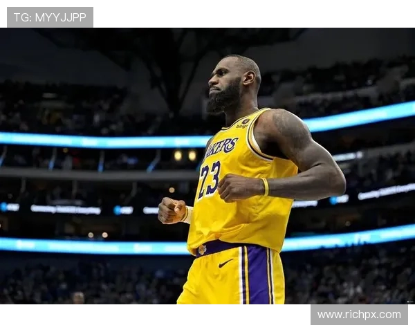 勒布朗詹姆斯以无与伦比的领袖气质再定义篮球时代传奇之路